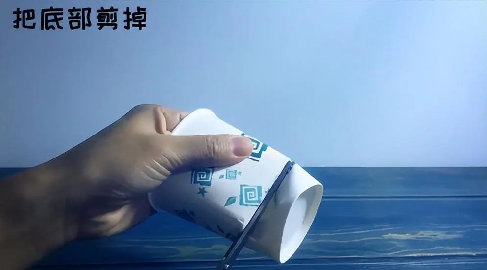 「儿童手工」一次性纸杯制作简易的手机支架-育子帮